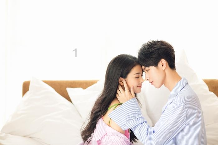 甜美奥莉吃甜点